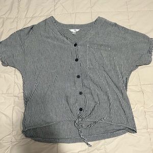 Medium front tie top